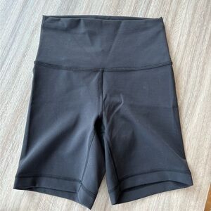 Lululemon Wunder train Shorts